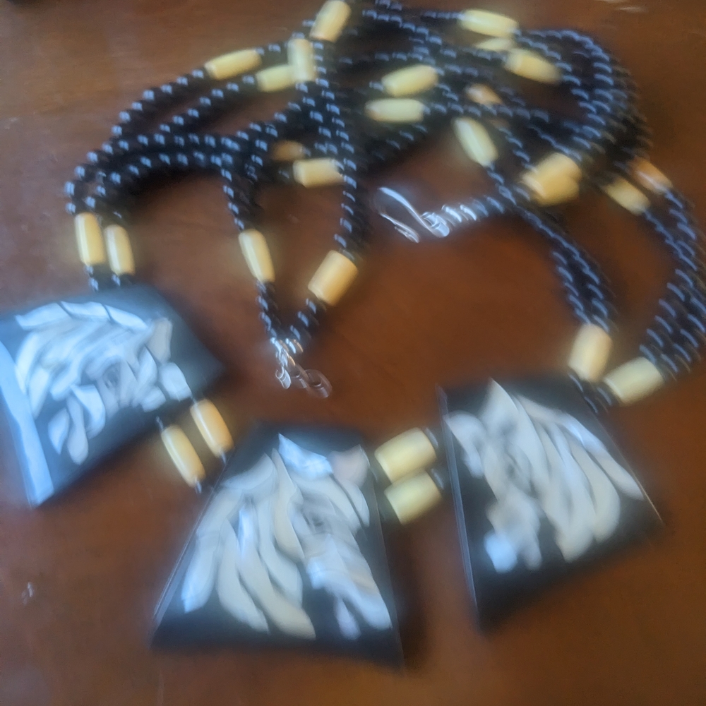 Elegant Black and Cream Necklace - Picture 3 of 3